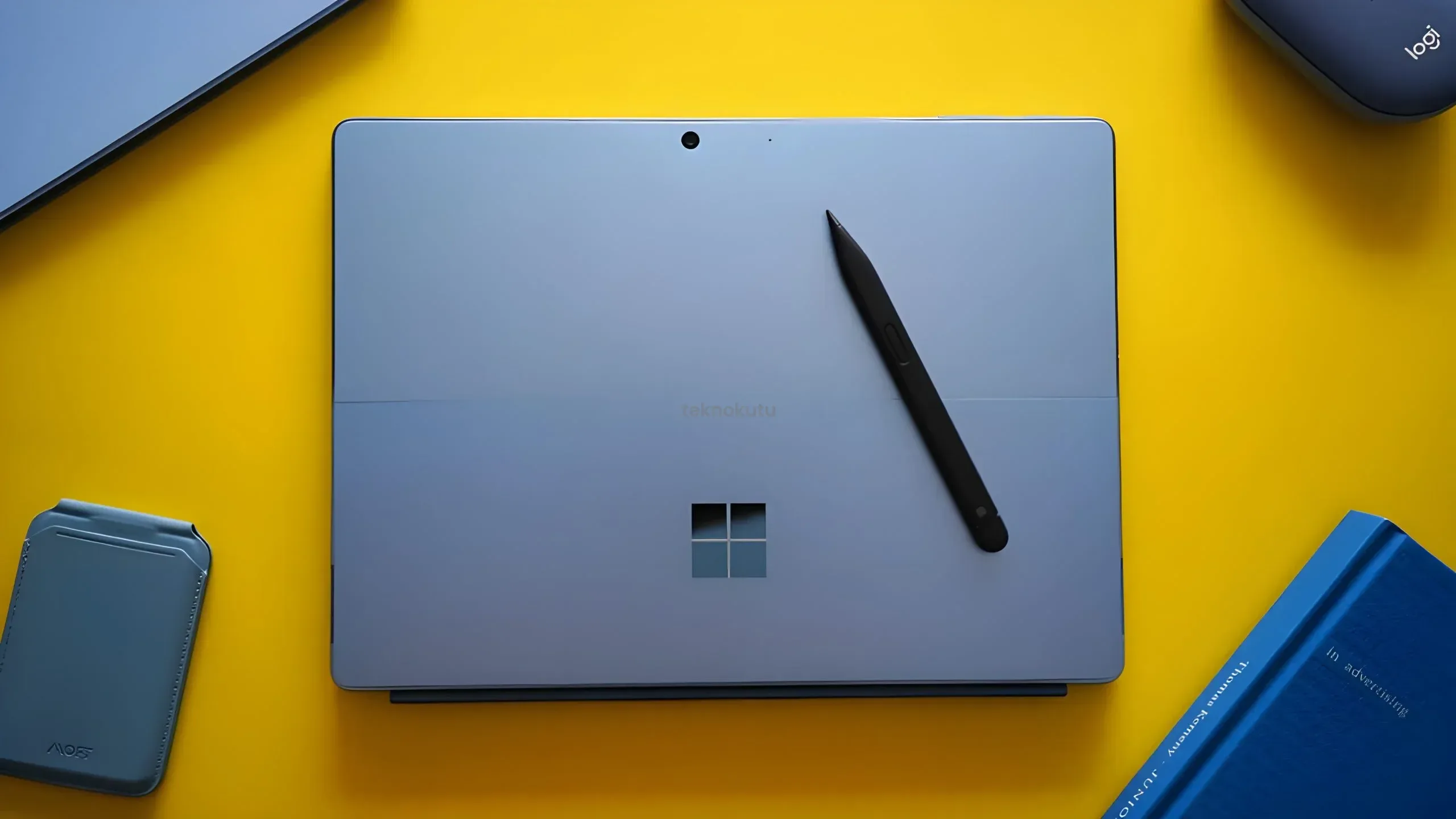 Microsoft üretim, Surface dizüstü, Xbox konsol