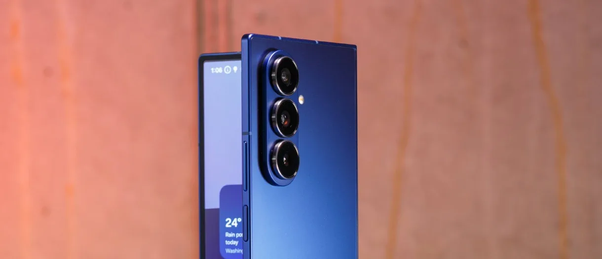 Samsung Galaxy Z Fold7 kapak ekranı ve arka kamera modülü