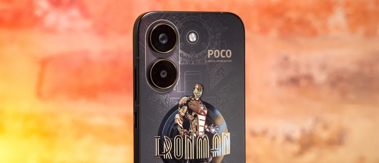 Poco X8 Pro arka kamera modülü (Iron Man özel sürüm gösterilmiştir)