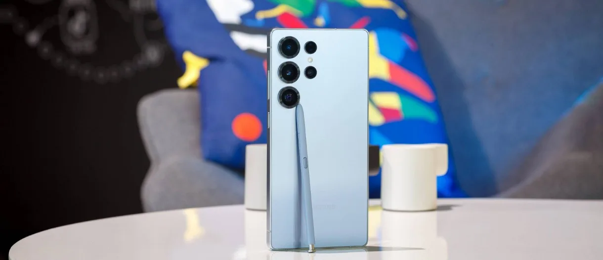 Samsung Galaxy S25 Ultra arka kamera modülü ve S Pen
