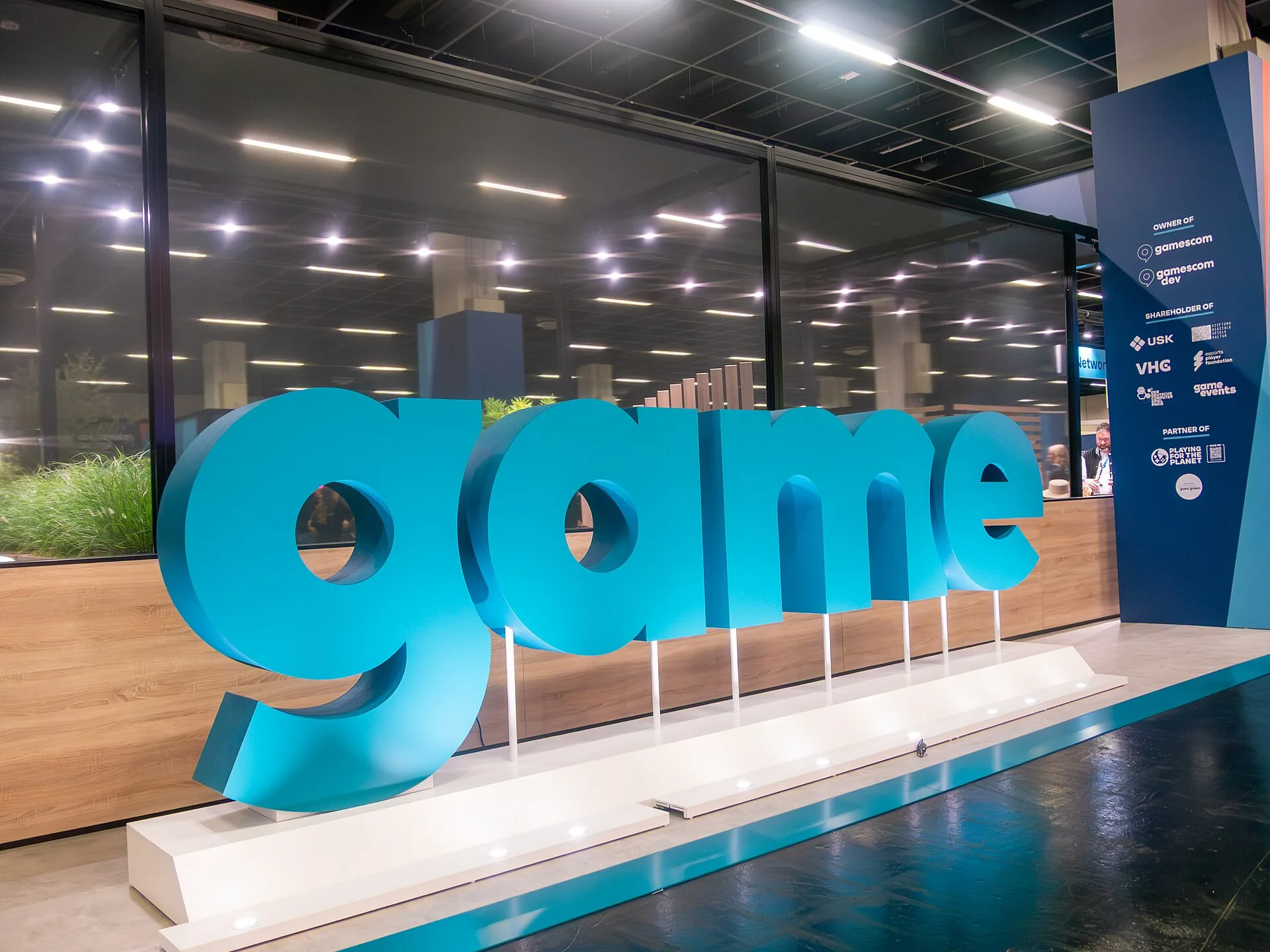 gamescom fuar alanındaki dev 'game' yazısı
