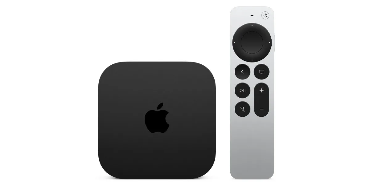 Apple TV 4K kutusu ve gümüş-siyah Siri Remote uzaktan kumandası beyaz zeminde