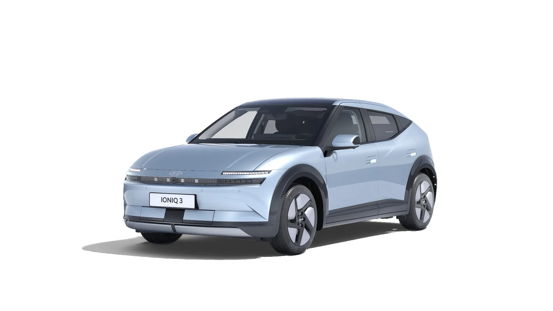 Açık mavi Hyundai IONIQ 3'ün beyaz fon üzerinde önden üç çeyrek görünümü