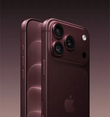 Bordo renkli iPhone 18 Pro'nun önden ve arkadan görünümü; üç kamera lensli kamera adası
