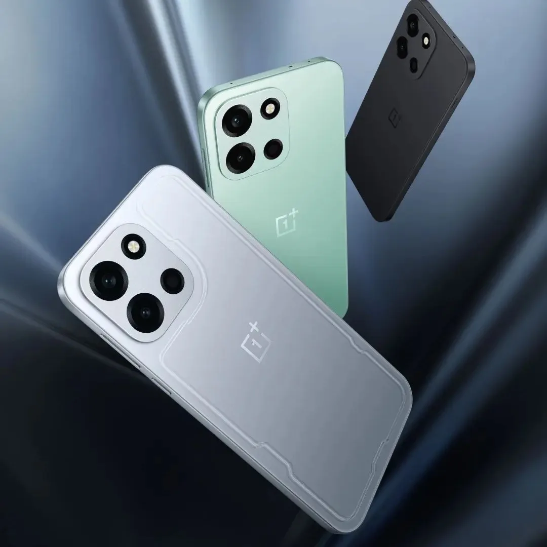 OnePlus Nord 6'nın gümüş, yeşil ve siyah renk seçenekleri