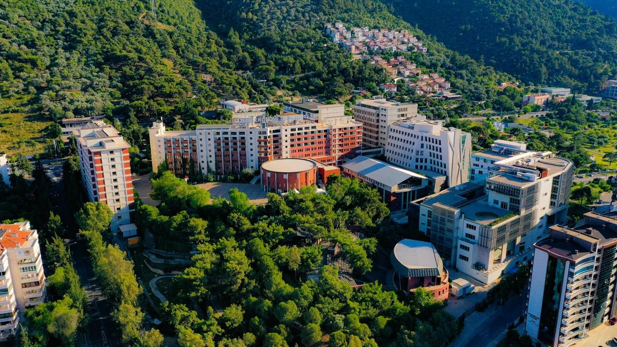 İzmir Ekonomi Üniversitesi 2023-2024 Fiyatları