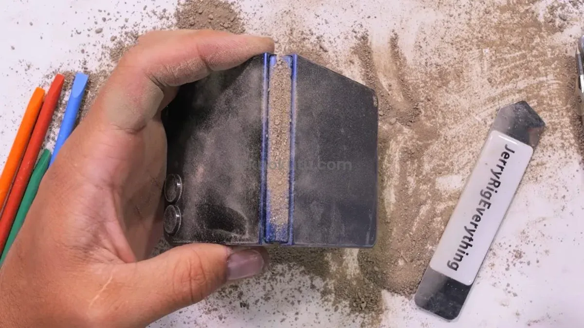 Galaxy Z Flip 7 Dayanıklılık Testi – Katlanabilir Ekran Hasar Aldı