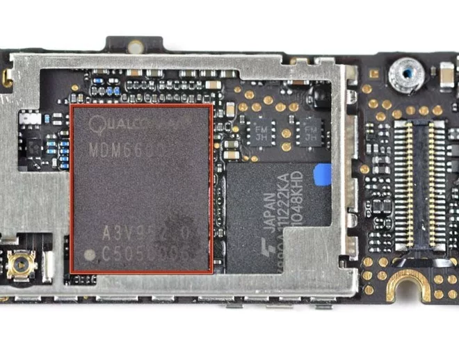 A modern and aesthetic visual representation of the Qualcomm patent litigation and Snapdragon chips, featuring technology and legal elements.