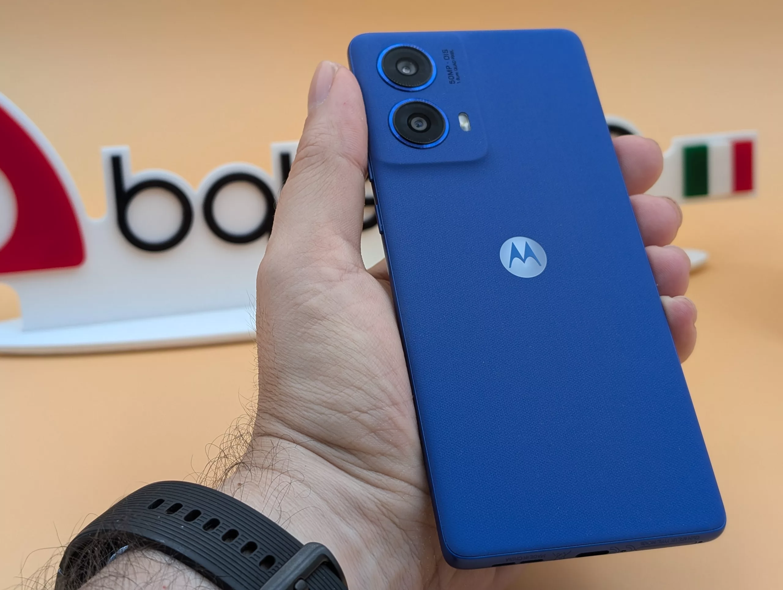 A vibrant and modern illustration of the Moto G96 smartphone featuring Snapdragon 7s Gen 2, highlighting its specifications in a futuristic setting.