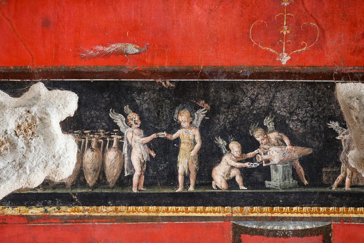 An artistic vision of Pompeii incorporating modern technology with ancient Roman architecture, depicting a harmonious blend of history and innovation.