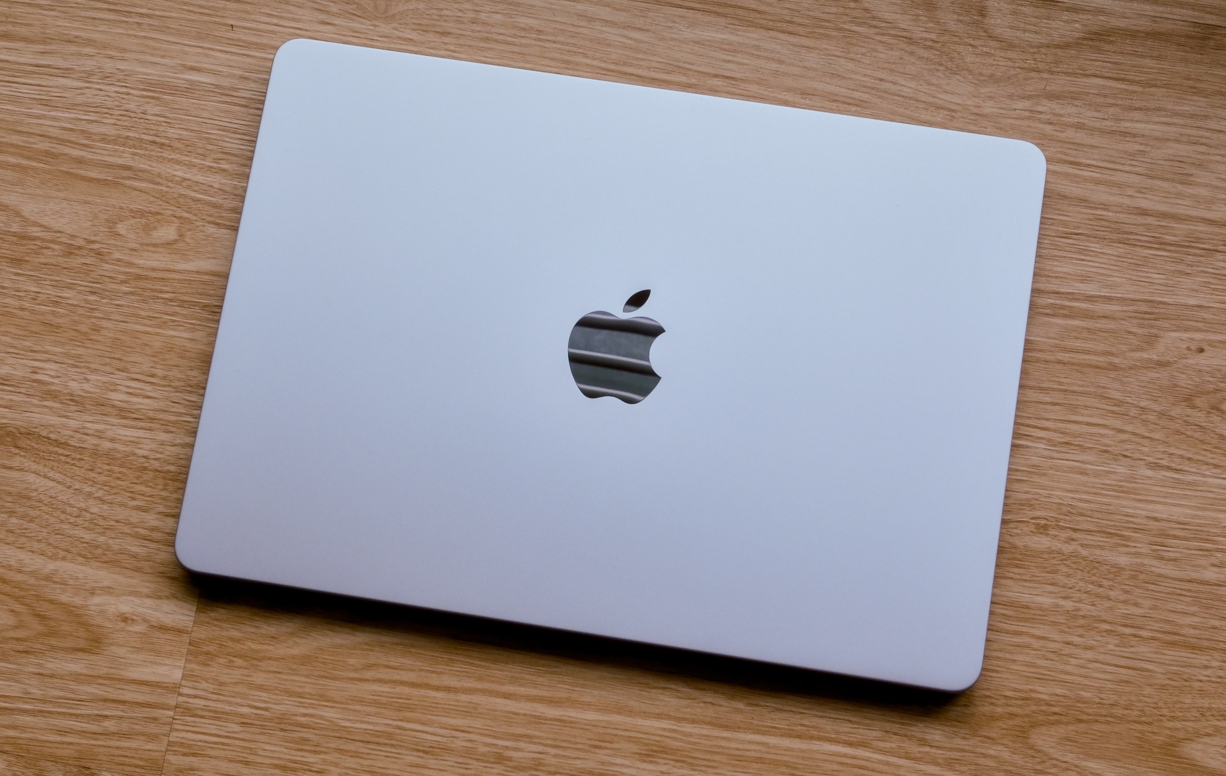Stylized illustration showcasing the issues of the MacBook Air M4 with digital error messages and glitch elements.