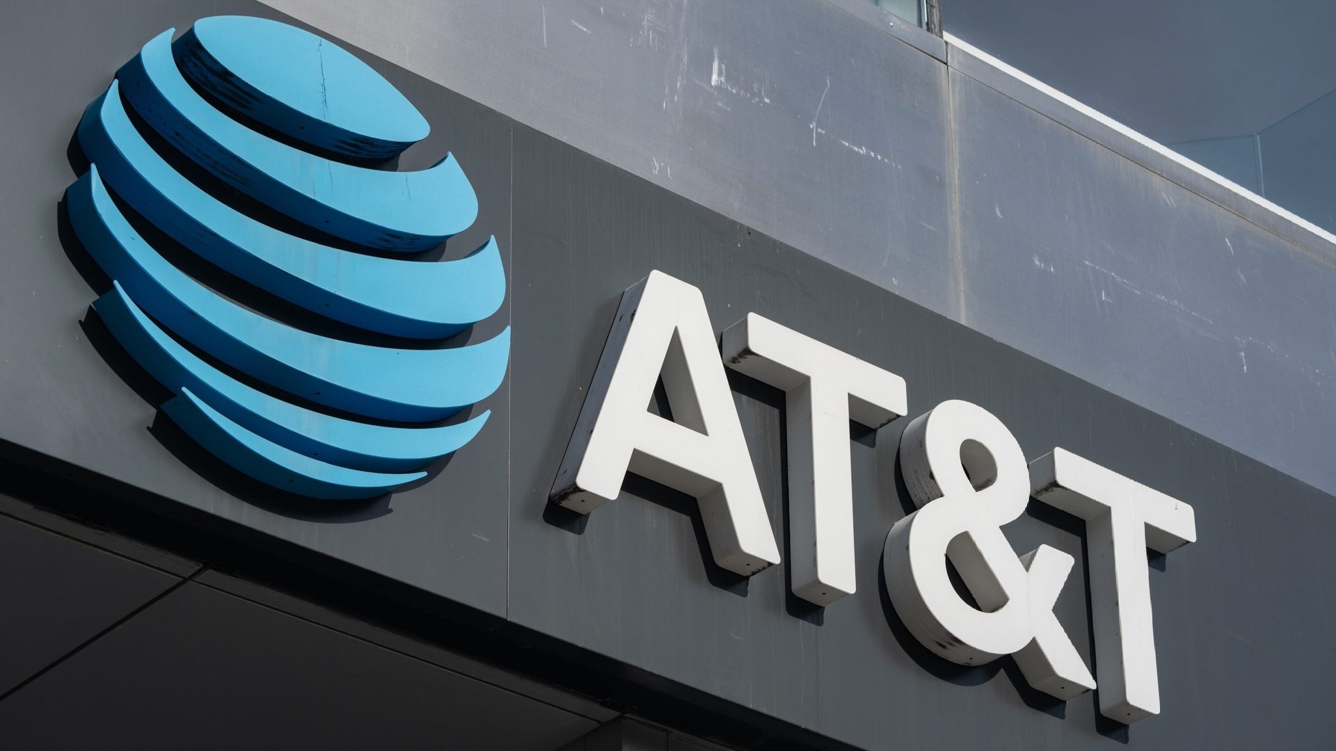 Modern digital illustration representing the AT&T lawsuit outcome and customer disappointment.
