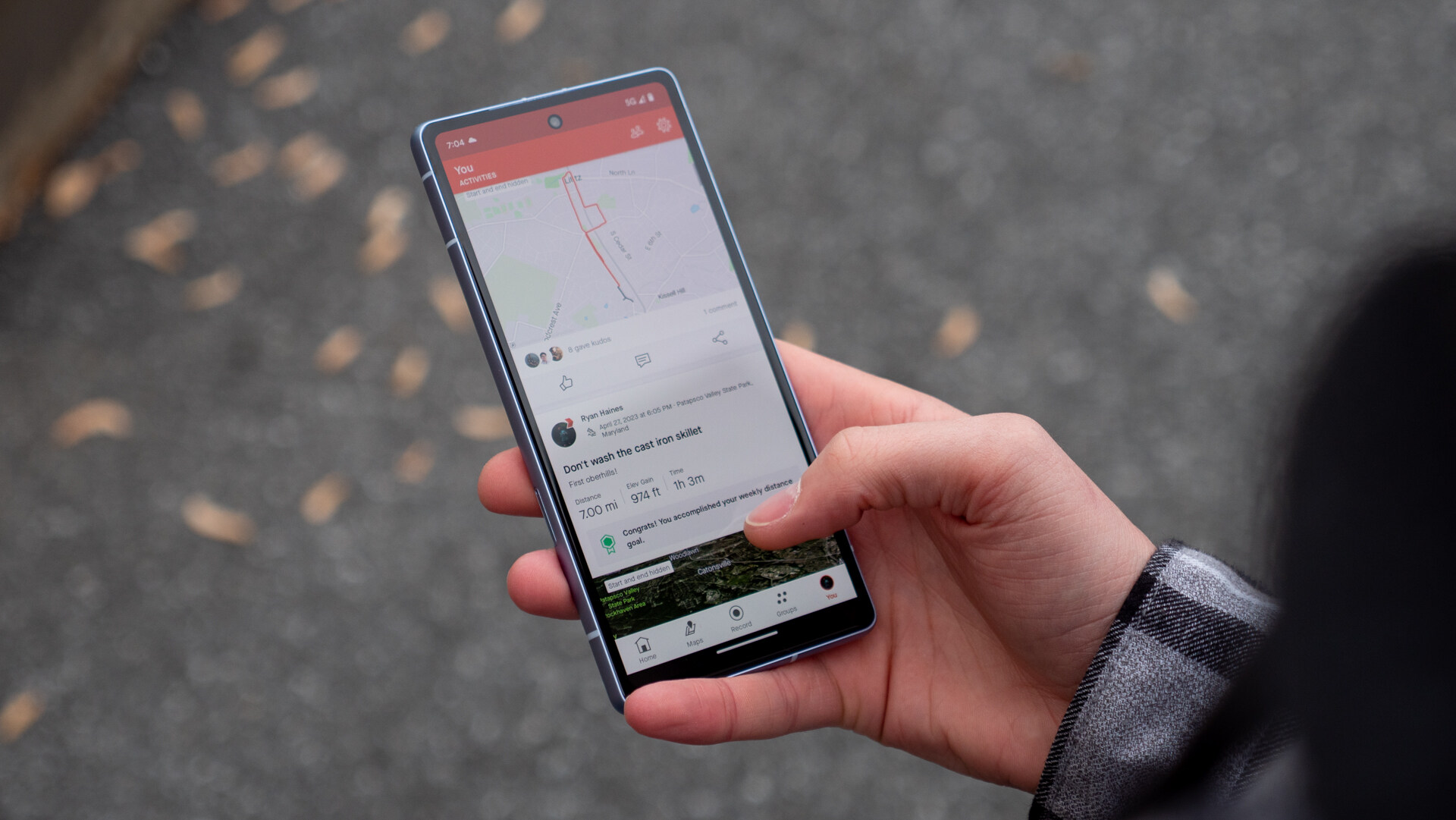 Illustration depicting GPS problems with the Pixel 9 smartphone in a modern design.