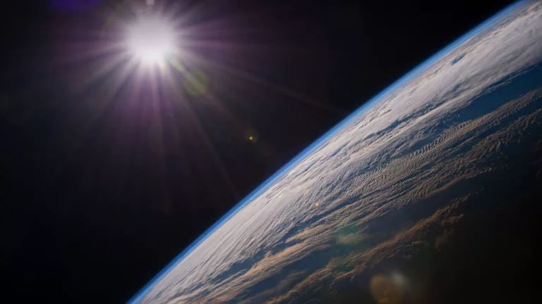 Yabancı: Earth Dizisi Yeni Videolarla Geri Döndü