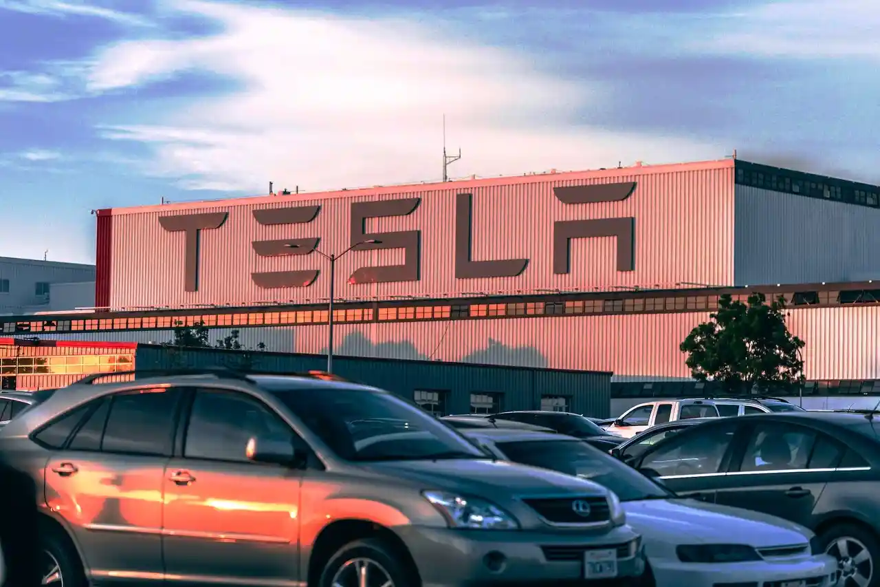Tesla: ABD Dışişleri Bakanlığı'nın Zırhlı Araç Planları