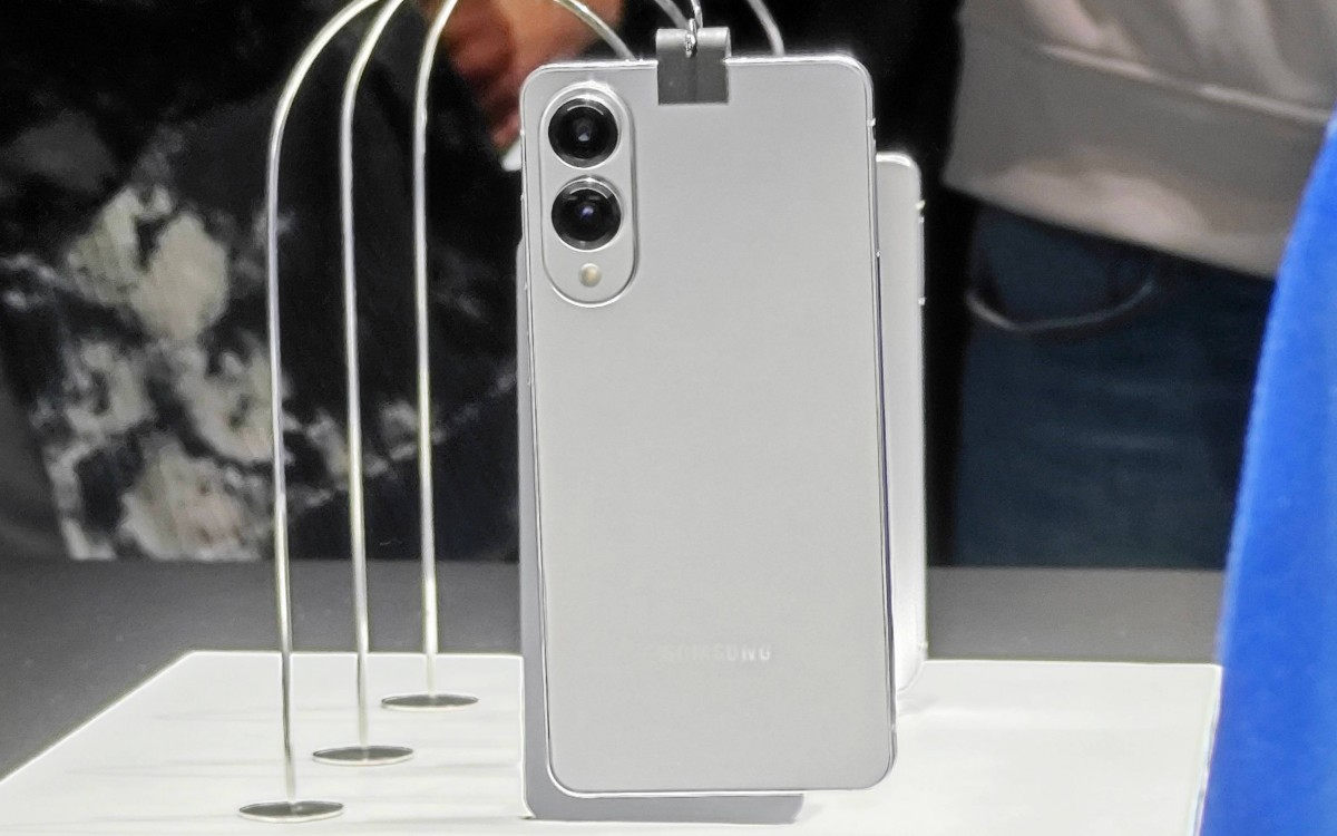 Galaxy S25 Edge: İnce Tasarım ve Küçük Batarya
