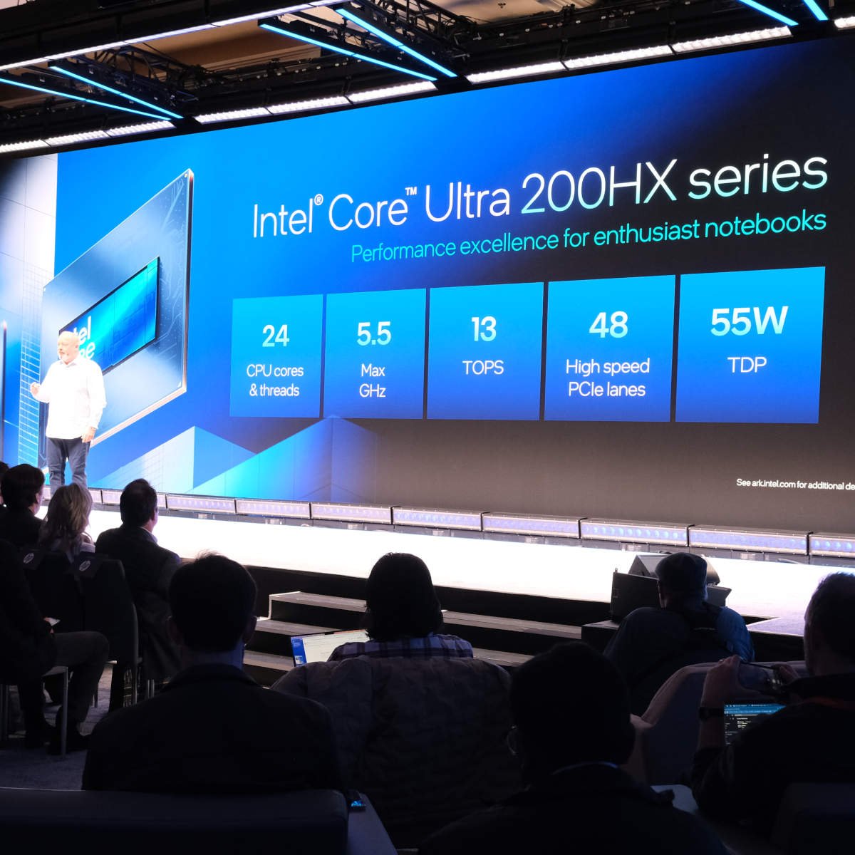 A modern and aesthetic depiction of Core Ultra 200HX processors enhancing gaming experience.