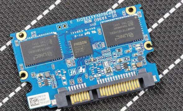 A high-quality visual of UNIS SSD, showcasing the world's fastest storage solution with a modern and aesthetic design.