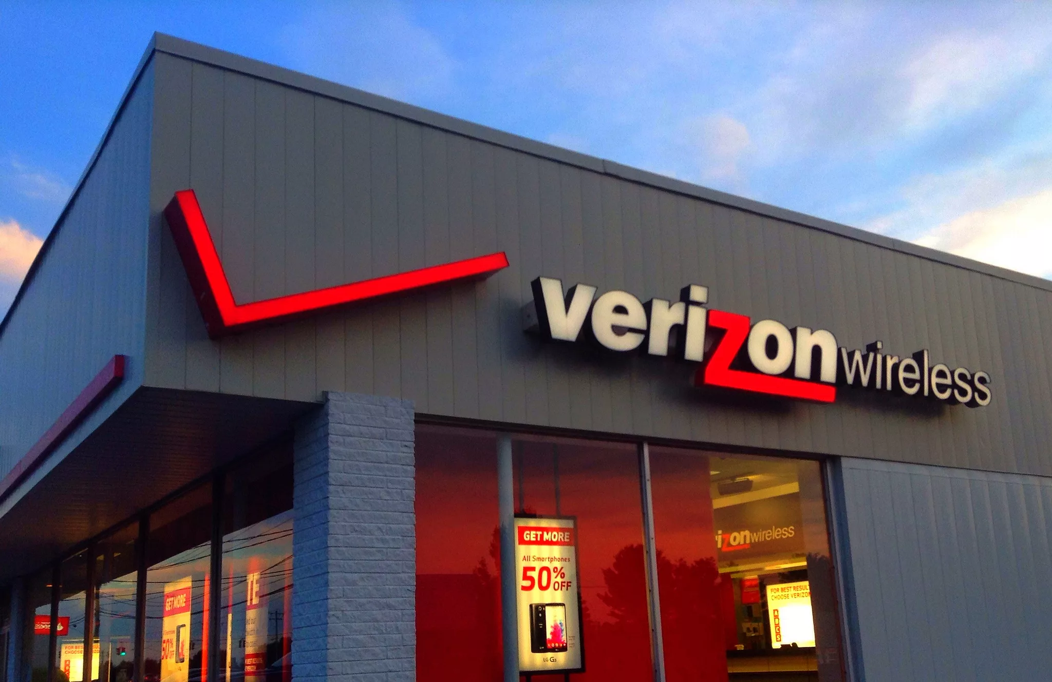 A modern graphic design illustrating Verizon Trade-In Agreement Cancellation with high-tech elements and professional colors.